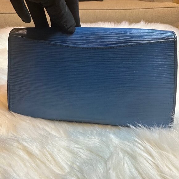 Authentic Louis Vuitton Epi Leather Arts-Deco Pochette Clutch - Picture 5 of 17